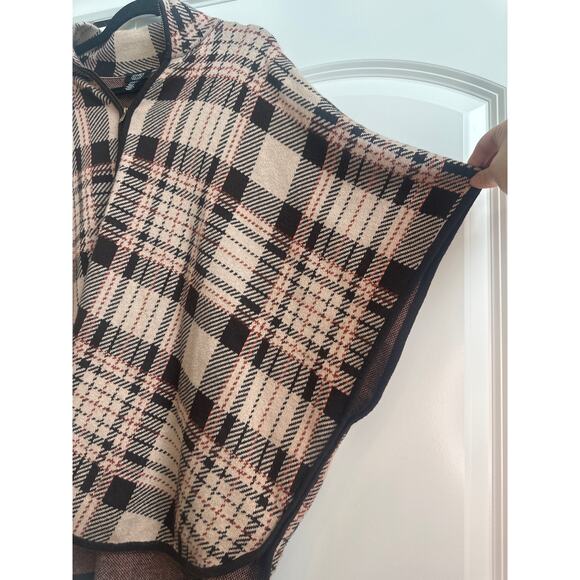 Jones New York Tan and Brown Zip Up Plaid Poncho Vest - Picture 5 of 7